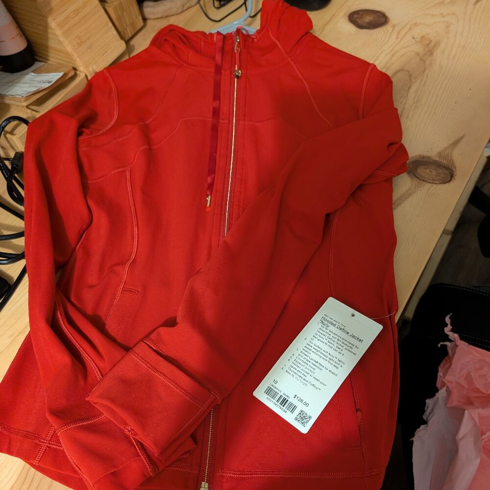 Hooded define nulu dark red